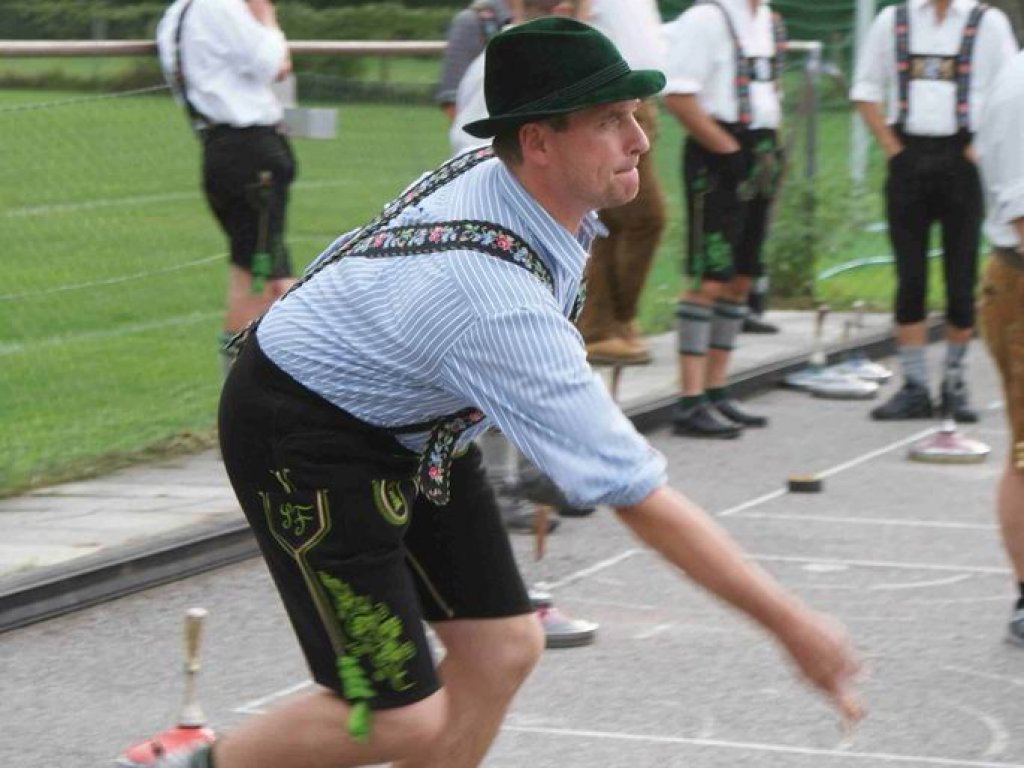 Dirndl &amp; Lederhosenturnier